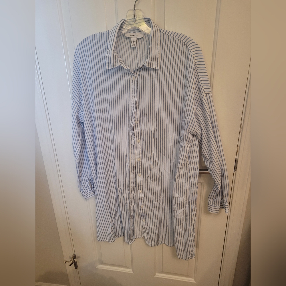 Forever 21 White and Blue Striped Casual Shirt